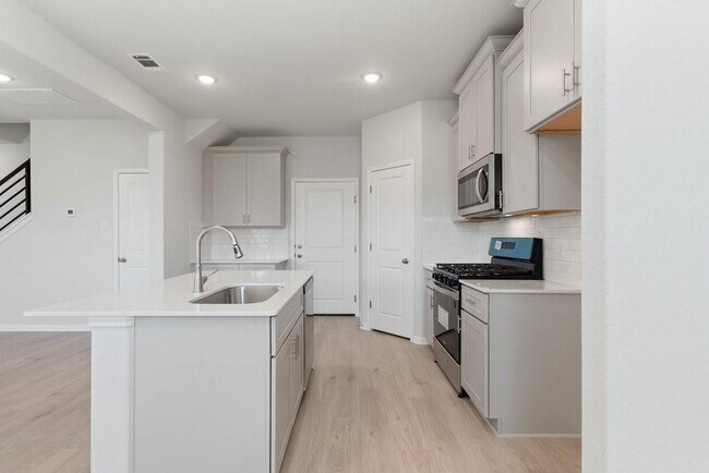 Foto del edificio - 668 Backstays Lp