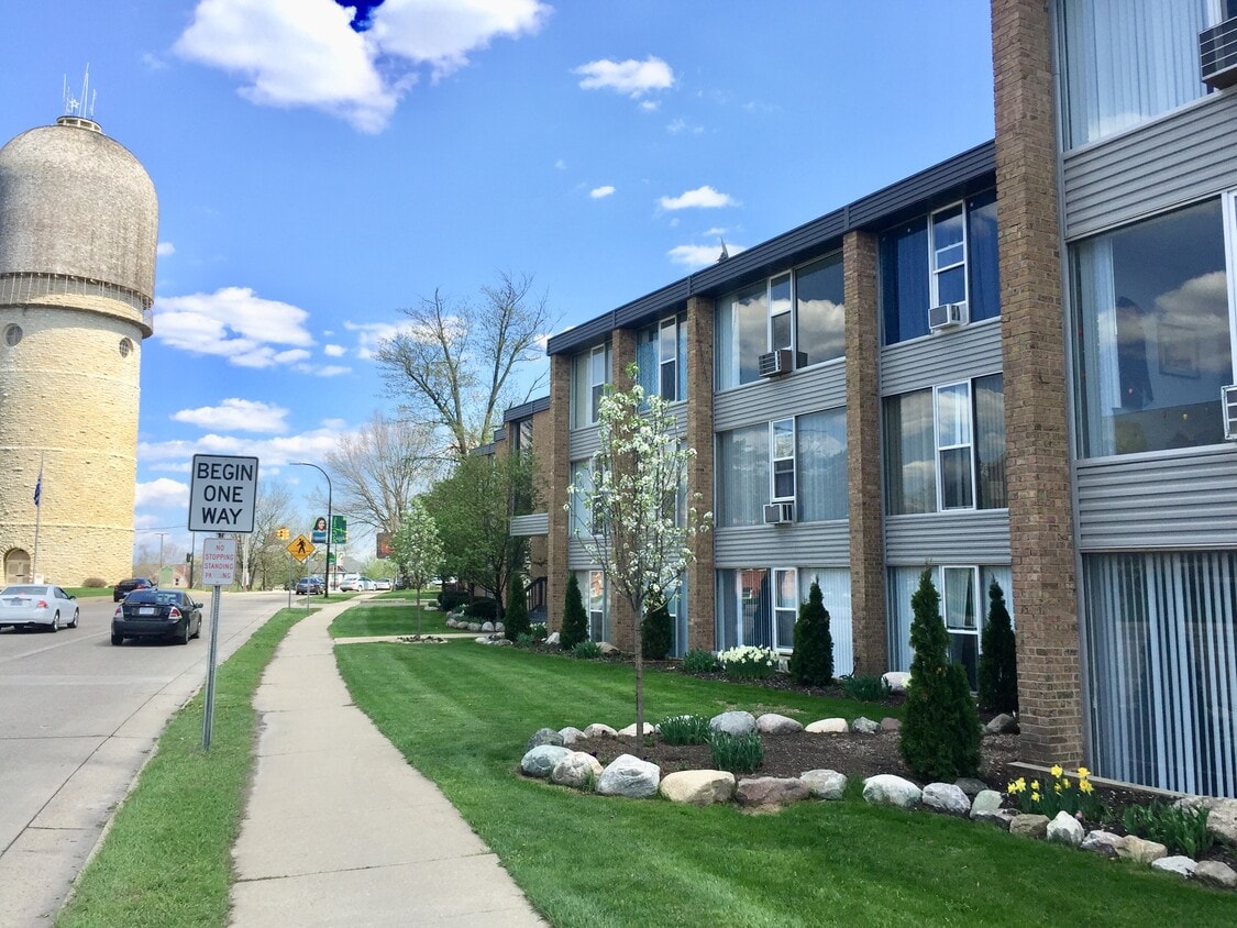 Primary Photo - Tower Apartments