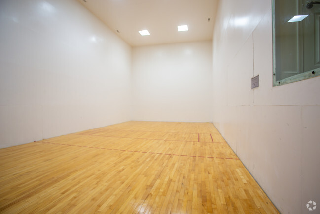 Raquetball Court - MAA Pavilion Place