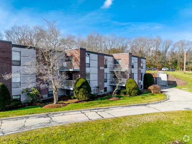 Foto del edificio - Crestwood Condominiums