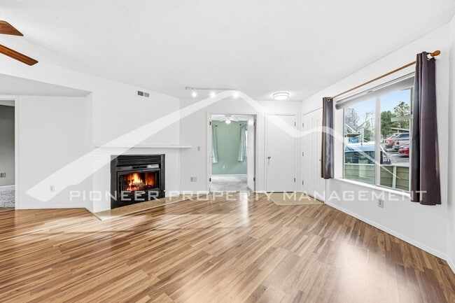Building Photo - Charming Condo with Washer/Dryer and Gas Fireplace
