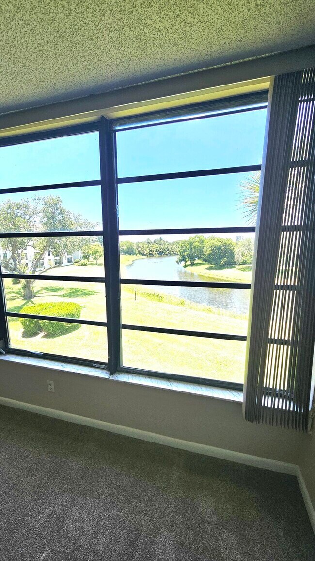 Building Photo - 3630 Whitehall Dr