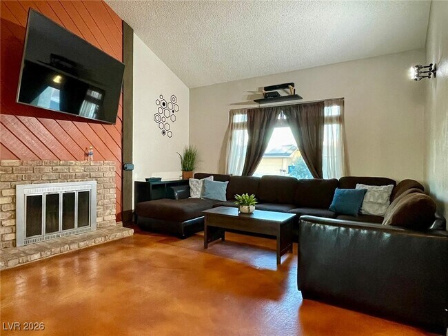 Foto del edificio - 5243 S Placentia Pkwy