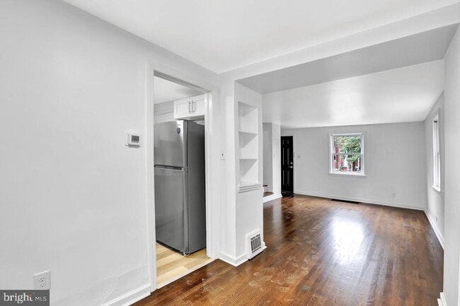 Building Photo - 331 Oakland St