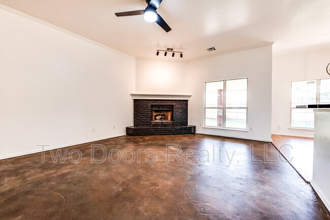 Building Photo - 541 SW 156th Ct