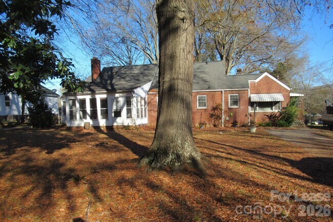 Foto del edificio - 505 S Cedar St