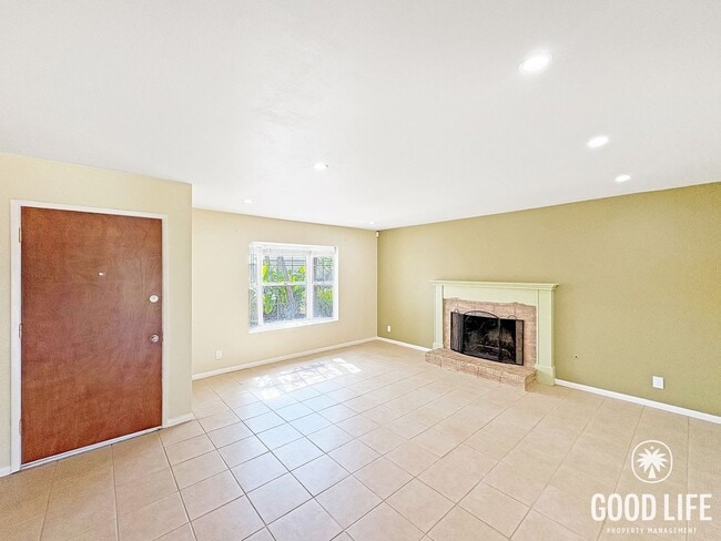 Building Photo - Renovated 4BR Home with Large Yard on Peaceful Cul-de-Sac