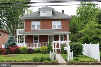 Building Photo - 116 S Main St