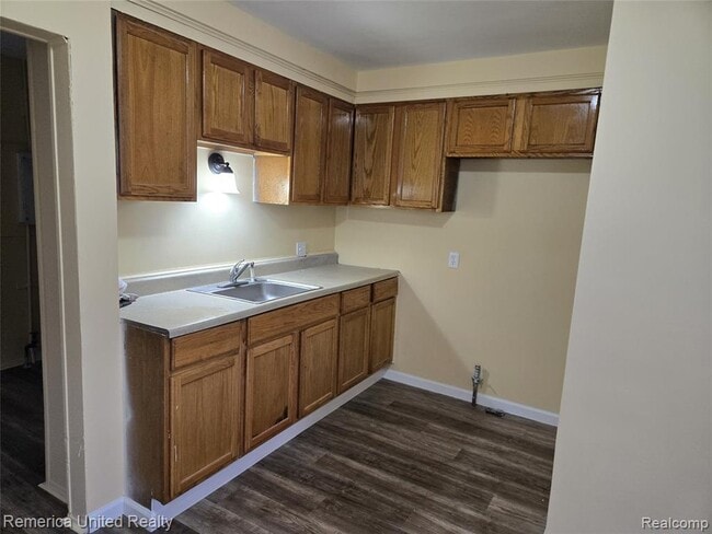 Building Photo - 24677 Puritan