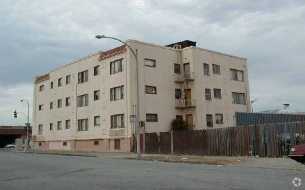 Building Photo - 404 23rd St