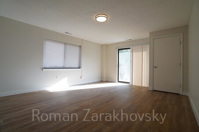 Building Photo - 27 Webster Ave