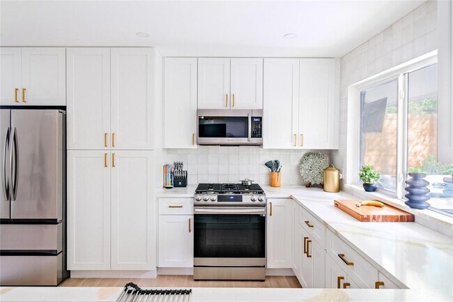 Building Photo - 802 Cedar Glen