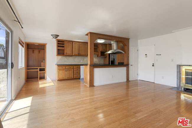 Building Photo - 1012 7th St