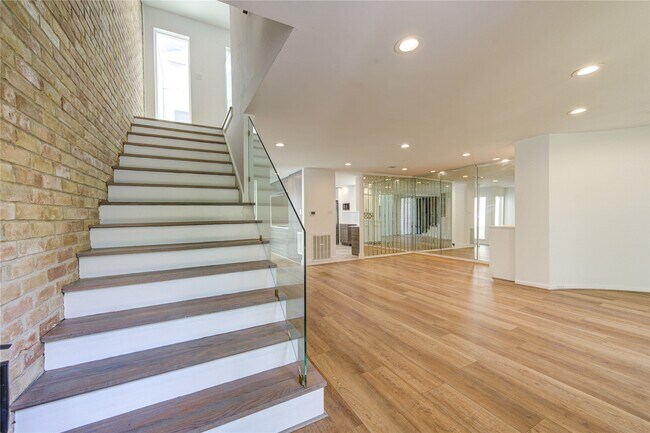 Foto del edificio - 7612 Olympia Dr