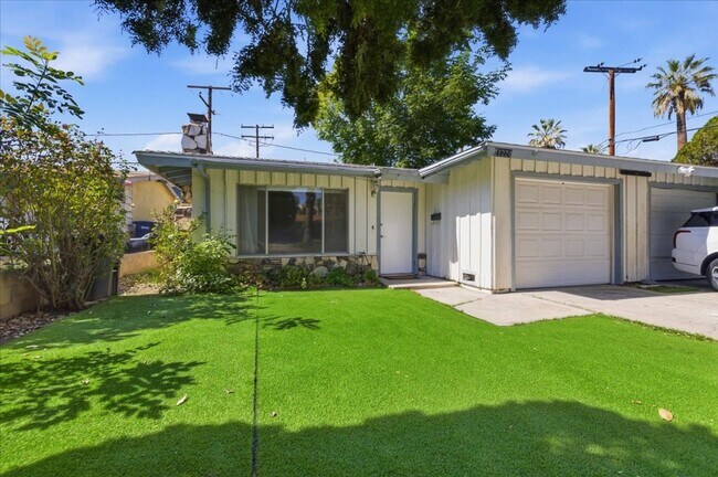 Building Photo - Prime Location for Busy Med Students