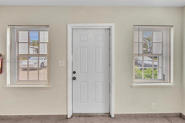 Foto del edificio - 930 N 16th Ave