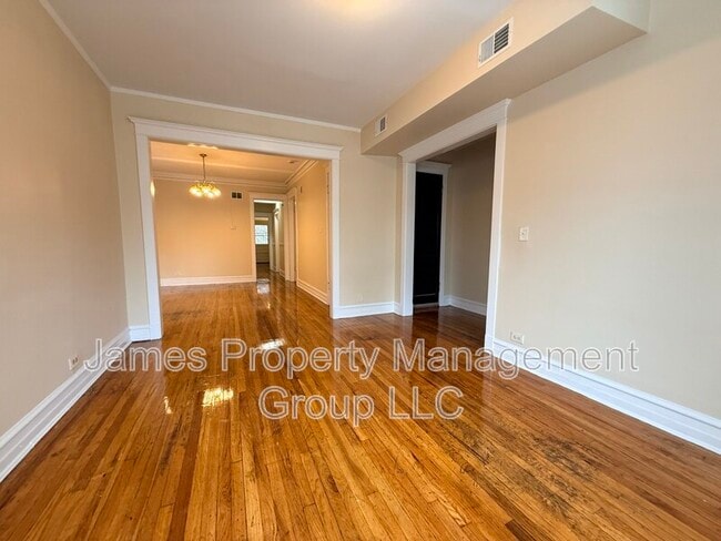 Building Photo - 3213 W Warren Blvd