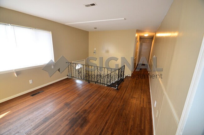 Building Photo - 1632 Barrington Ln NE