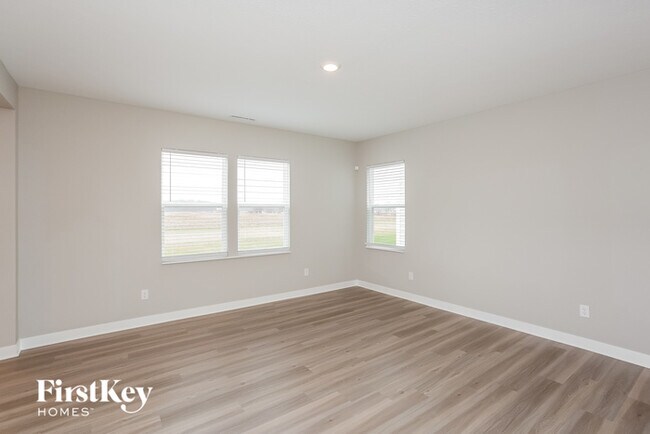Building Photo - 2428 S Carlota Dr