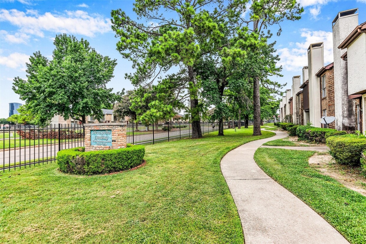 Foto principal - 17230 Imperial Valley Dr