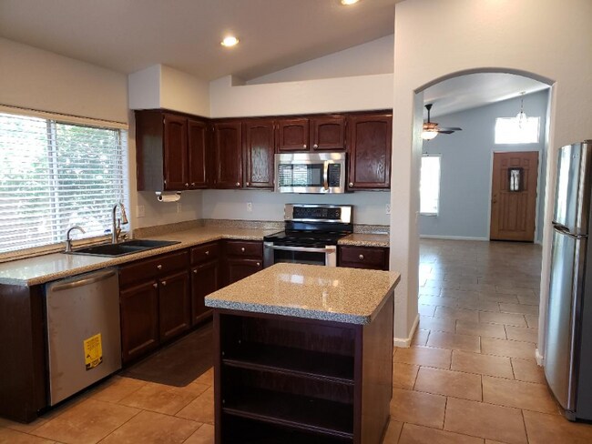 Foto del edificio - 1036 N Golden Key St