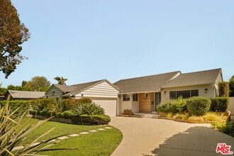 Building Photo - 4442 Beeman Ave