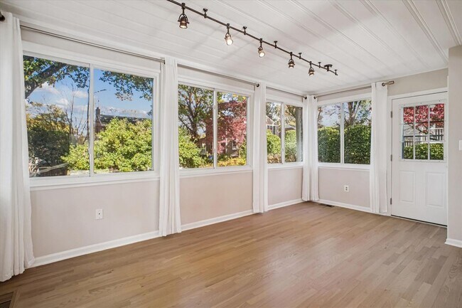 Foto del edificio - 4409 Westbrook Ln