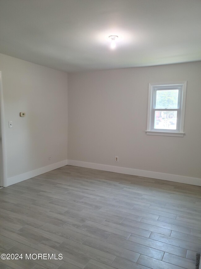 Building Photo - 6 Main St