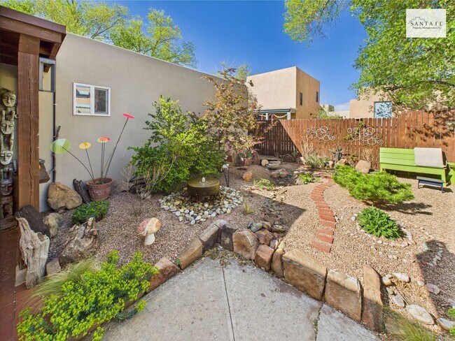 Building Photo - Beautifully Furnished and Equipped Property Available July 1, 2025 (possibly sooner) - March 15, ...