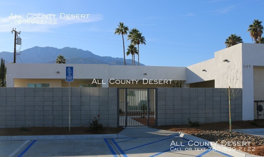 Primary Photo - 549 El Placer Rd
