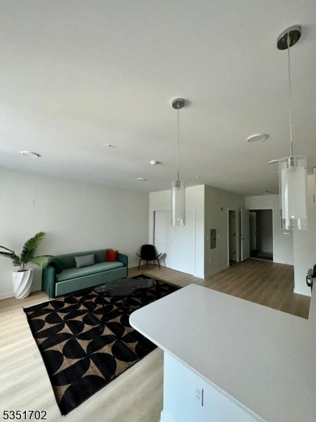 Foto del edificio - 321 E 3rd St