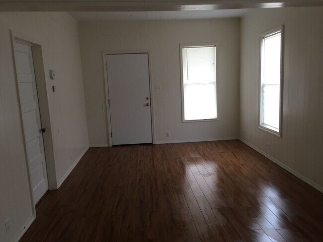 Building Photo - 1905 E Penn Ave