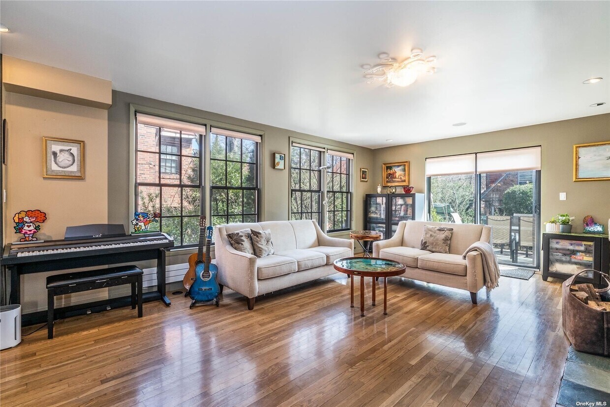 12 Overhill Rd, Queens, NY 11375 House Rental in Queens, NY