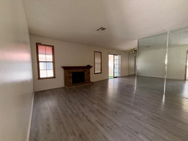 Foto del edificio - 6687 W Tropicana Ave
