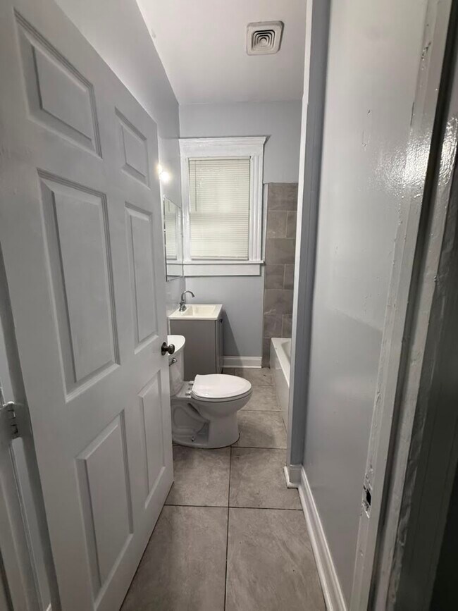 Foto del edificio - 1427 W 8th St