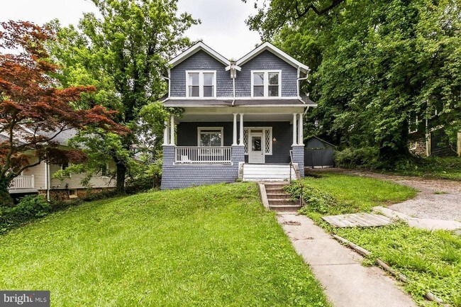 Building Photo - 2611 Royal Oak Ave