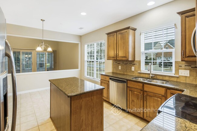 Foto del edificio - 6204 Woodland Commons Dr