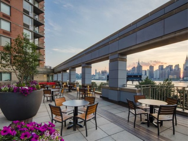 Building Photo - Avalon Riverview North