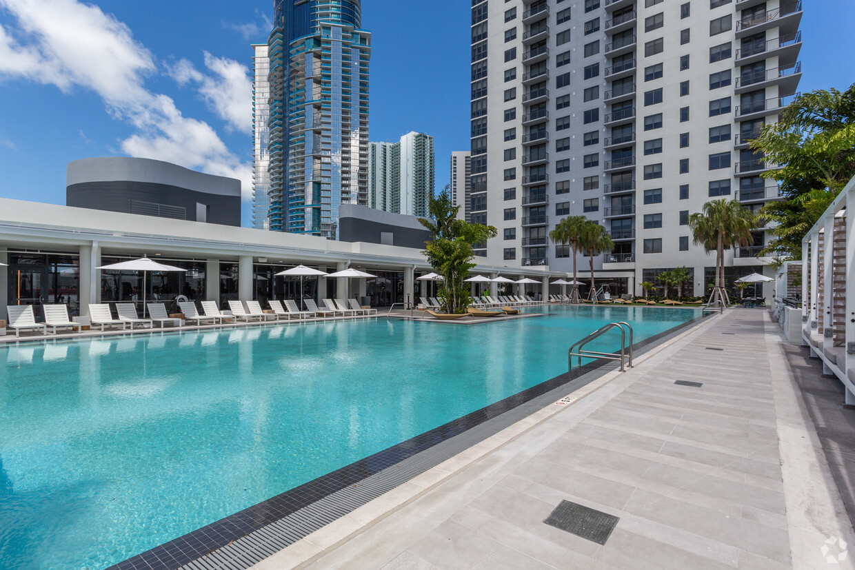 Caoba Miami Worldcenter Apartments, Florida International University