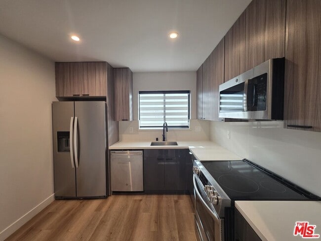 Building Photo - 3660 Watseka Ave