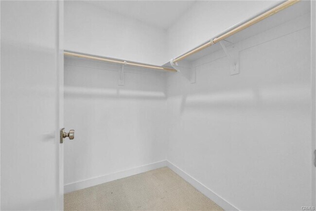 Building Photo - 250 Keeper