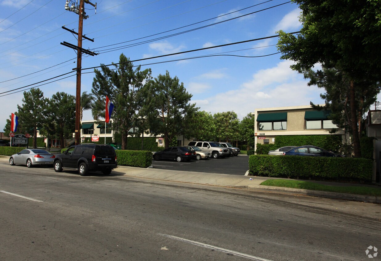 Woodruff Village Apartments Alquileres en Downey, CA