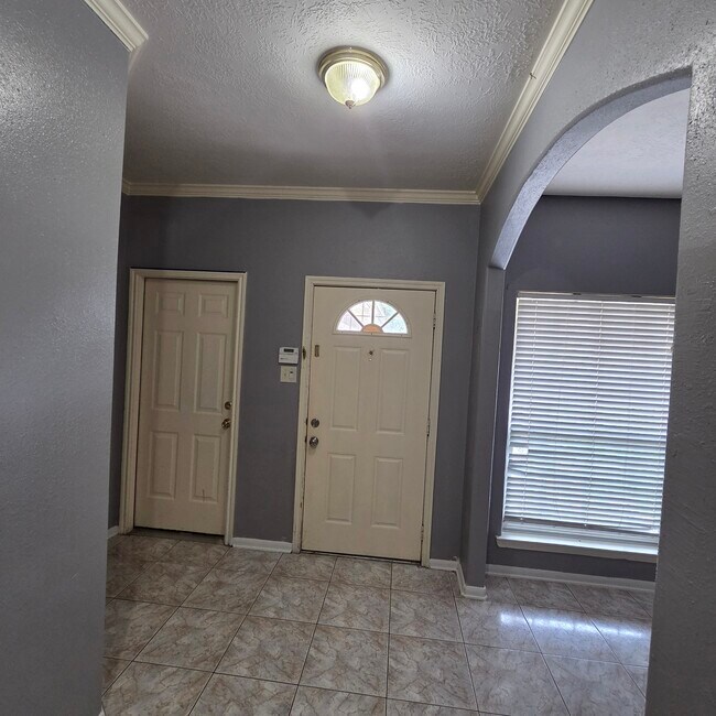 Foto del edificio - 9907 Golden Glen Dr