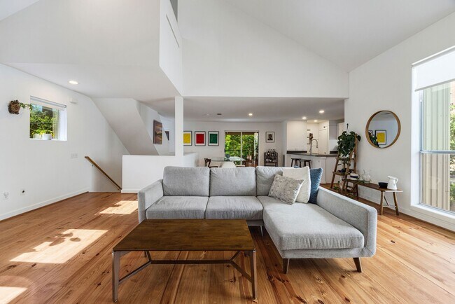 Foto del edificio - 824 Ruthven St
