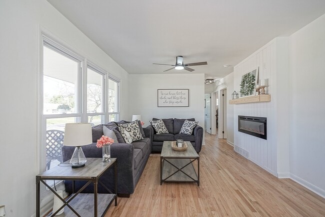 Foto del edificio - 311 Oakwood Dr