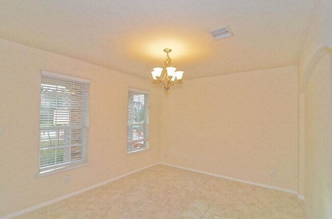 Building Photo - 2831 Lake Villa Dr