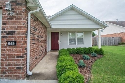 Building Photo - 1028 S Eastview Dr