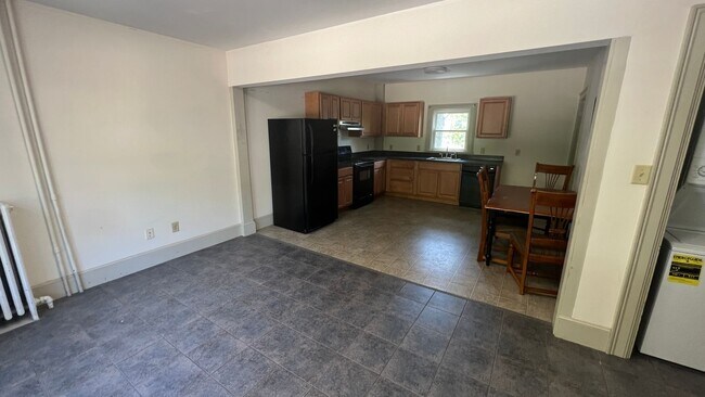 Foto del edificio - UNH Student Rental Available for the 2026-...