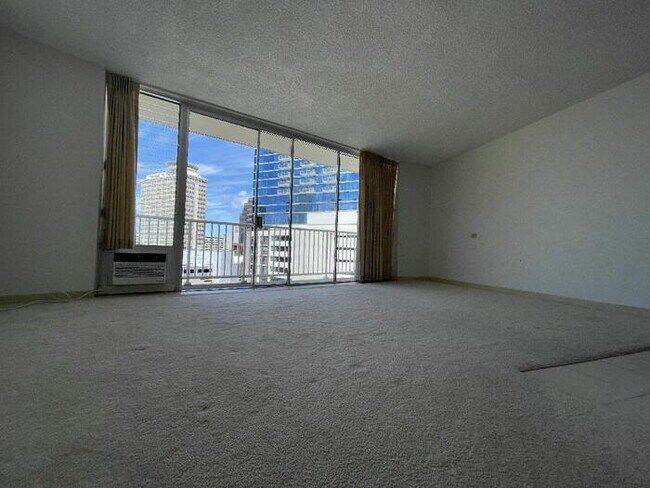 Building Photo - HOLIDAY VILLAGE studio, sec, A/C, lanai, pool