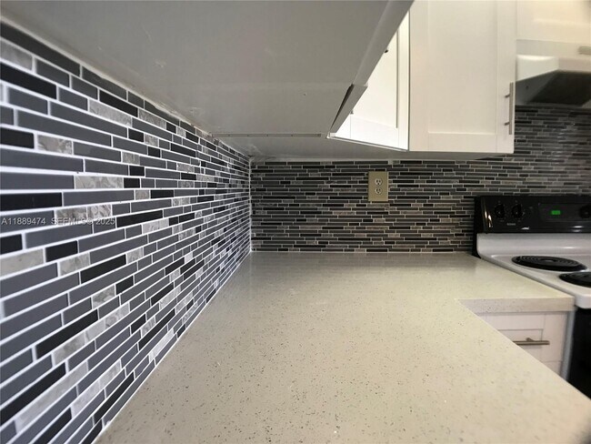 Foto del edificio - 8590 SW 212th St